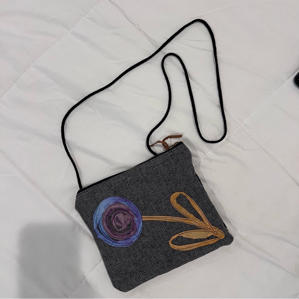 Gray‎ crossbody zipper bag embellished with ribbon